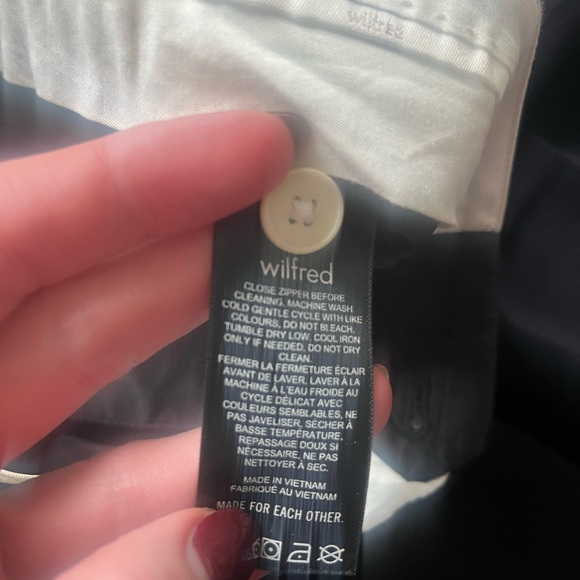 Aritzia Wilfred Black Effortless Pants - Picture 4 of 7